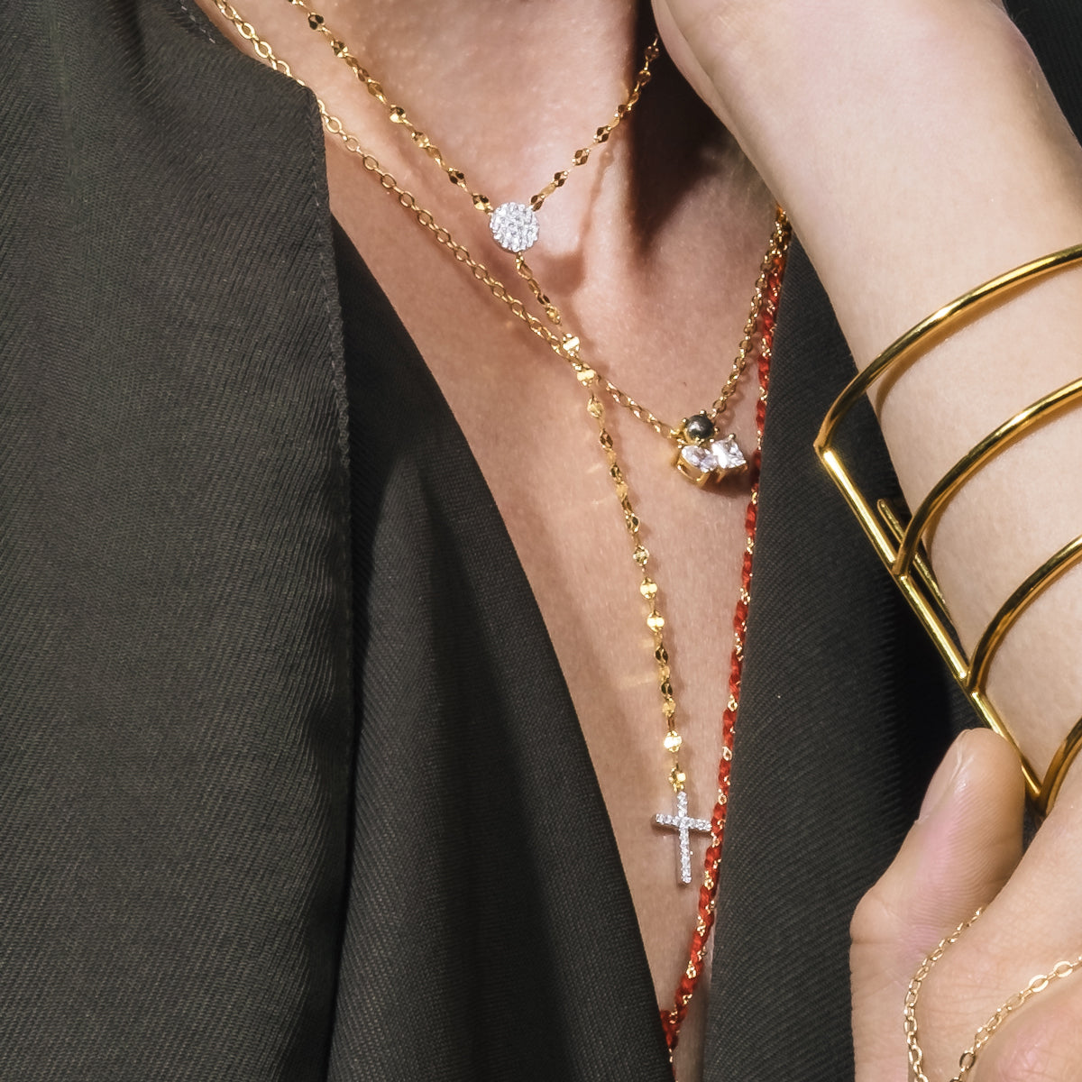 SPESSO PAVÉ DISC + CROSS LARIAT NECKLACE
