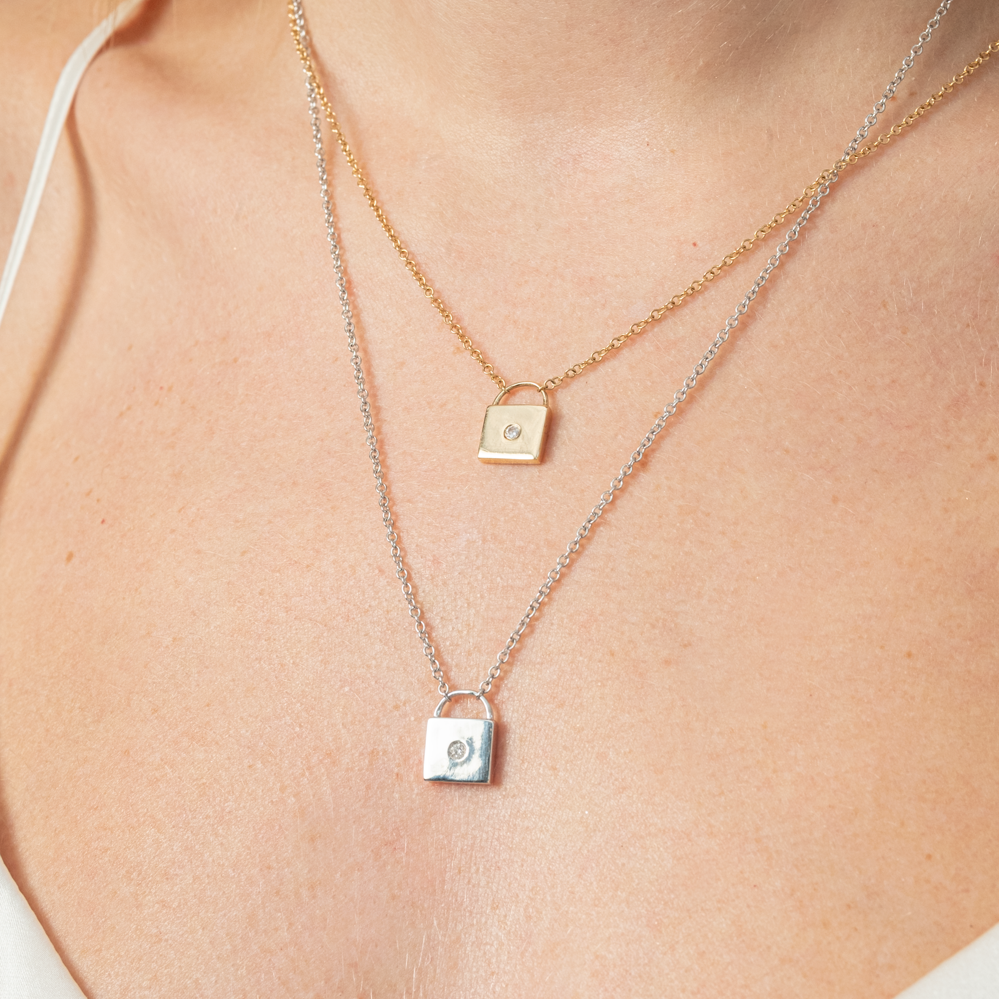 WHITE GOLD LOCK PENDANT NECKLACE